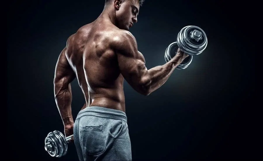 aumento de bíceps brazos