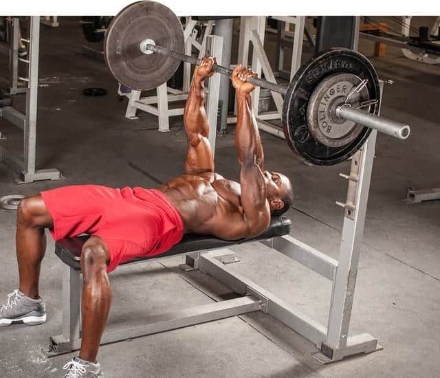 close grip bench press exercise for triceps